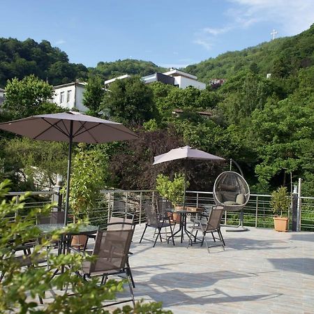 Nira Hotel Гонио Екстериор снимка
