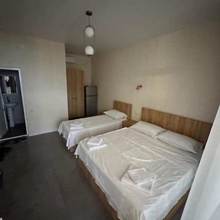 Nira Hotel Гонио Екстериор снимка