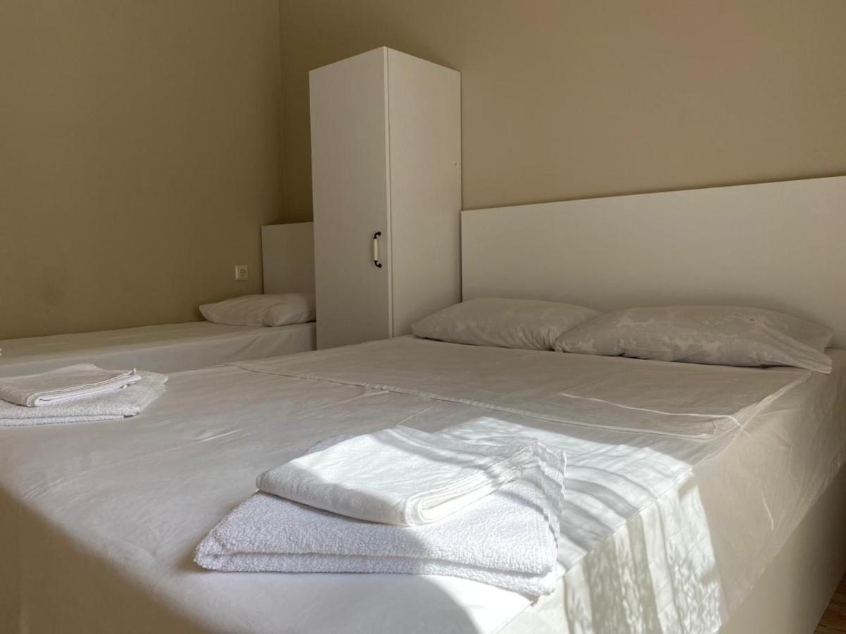 Nira Hotel Гонио Екстериор снимка