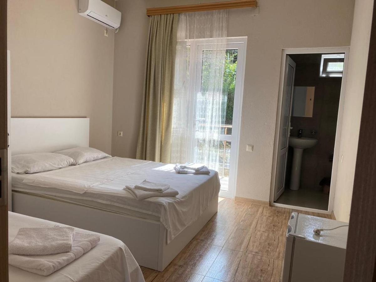 Nira Hotel Гонио Екстериор снимка