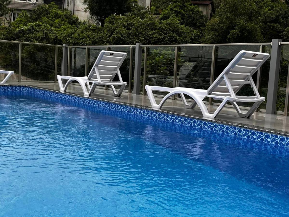 Nira Hotel Гонио Екстериор снимка