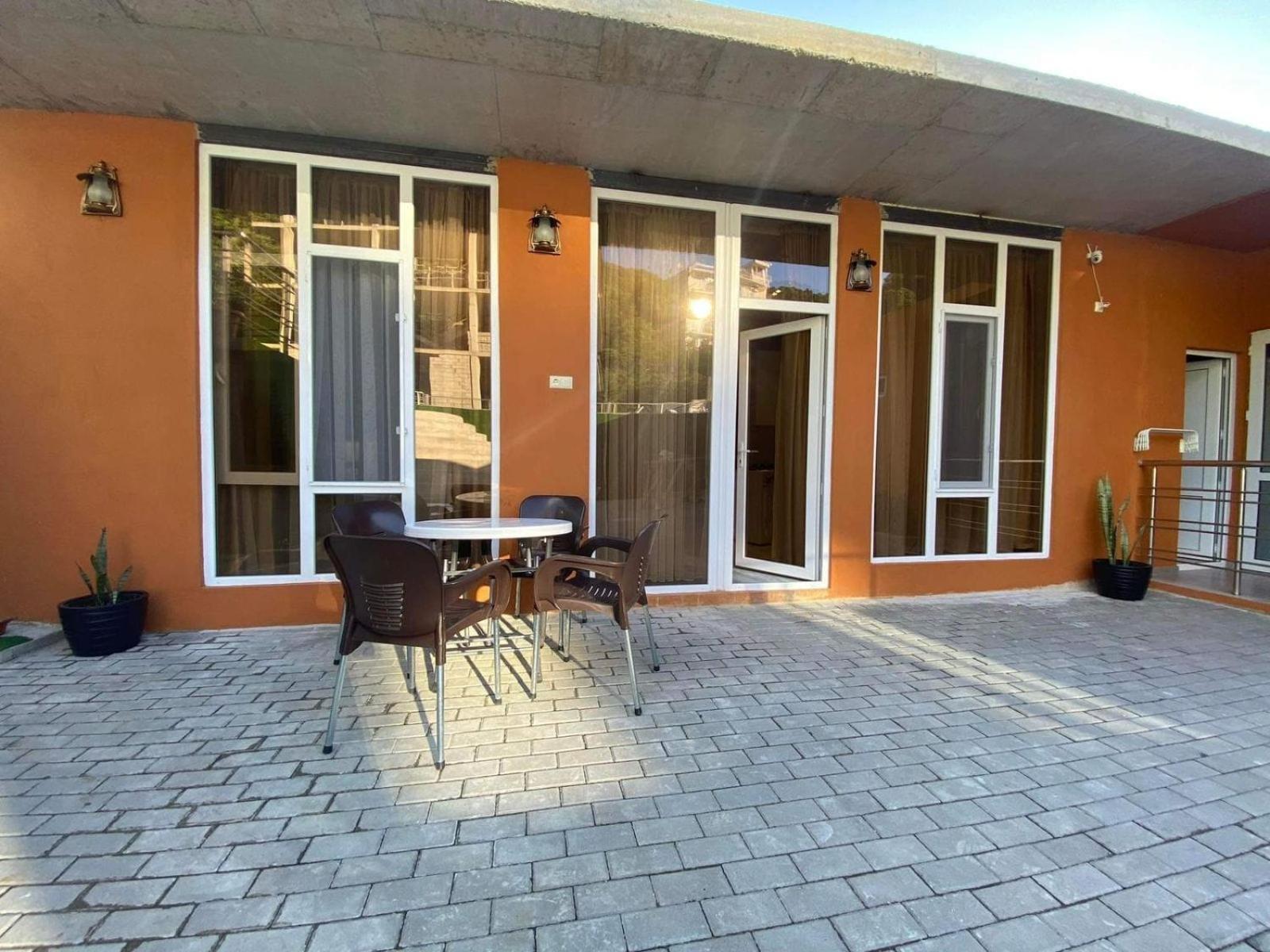 Nira Hotel Гонио Екстериор снимка