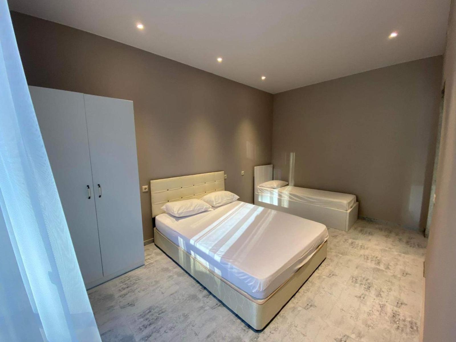 Nira Hotel Гонио Екстериор снимка