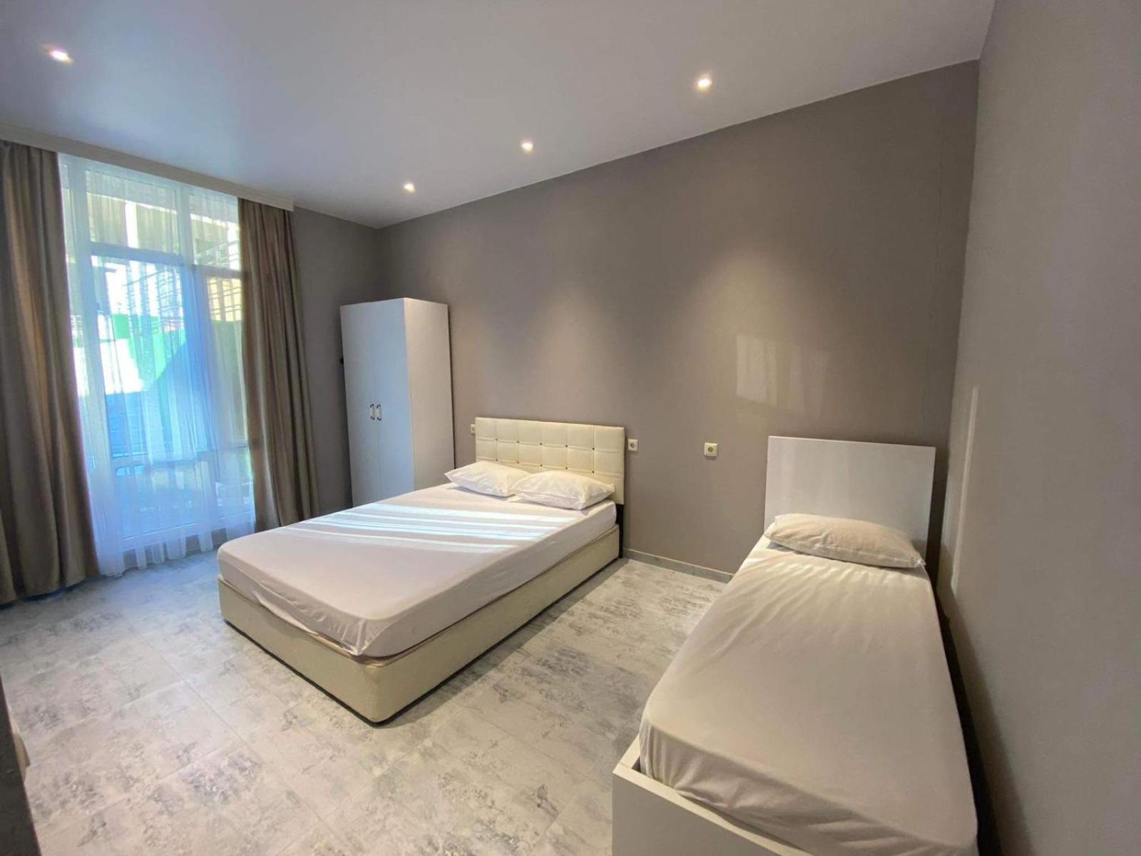 Nira Hotel Гонио Екстериор снимка