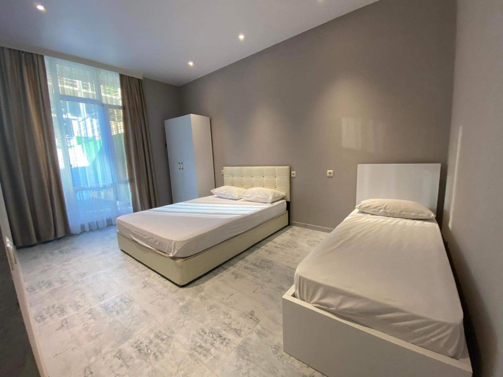 Nira Hotel Гонио Екстериор снимка