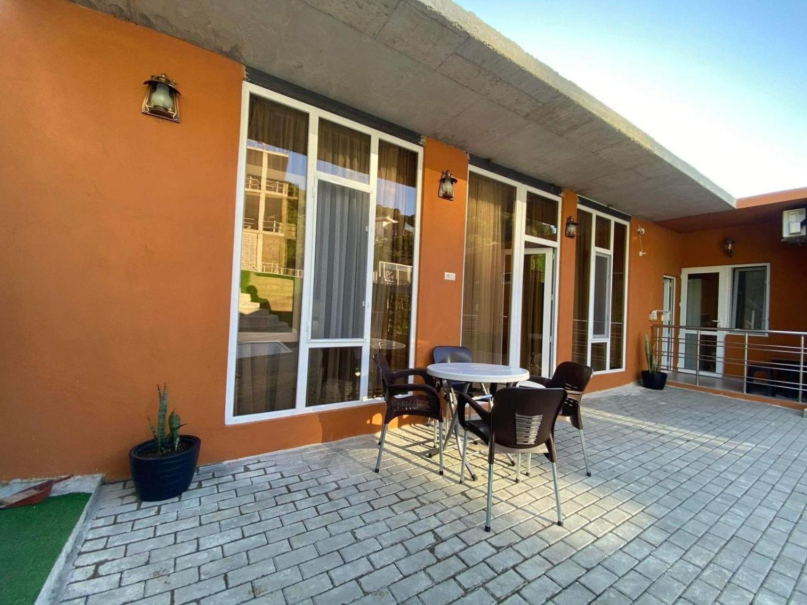 Nira Hotel Гонио Екстериор снимка