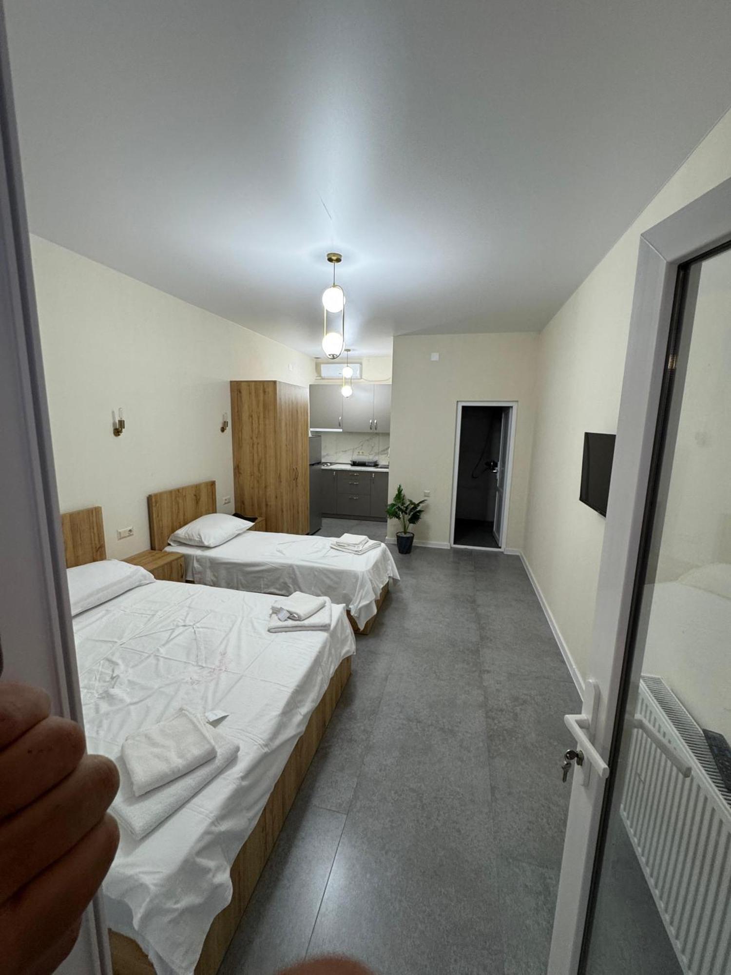 Nira Hotel Гонио Екстериор снимка