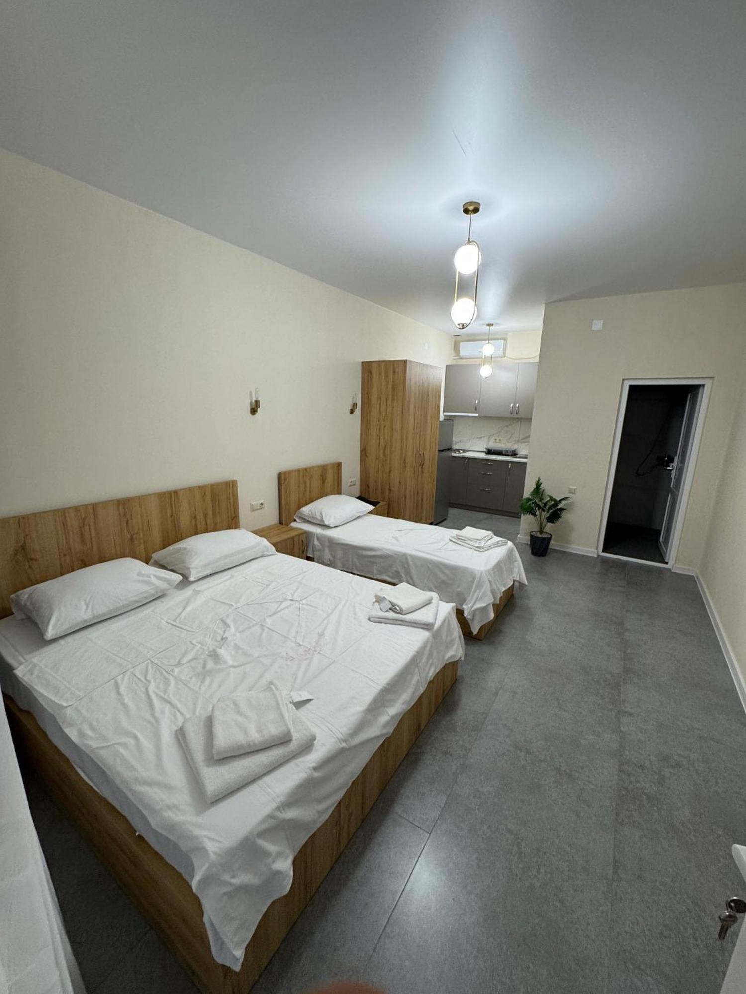 Nira Hotel Гонио Екстериор снимка