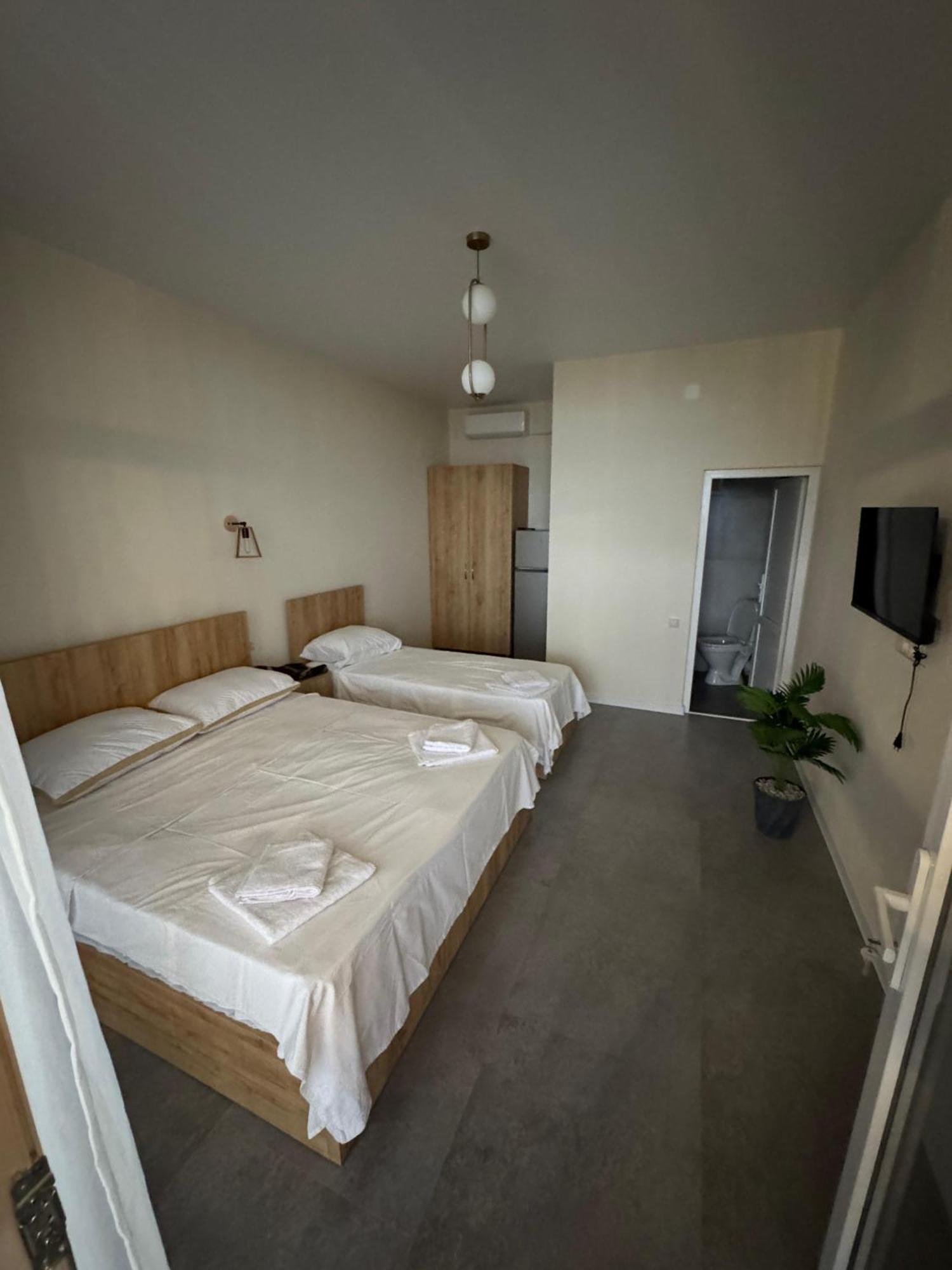 Nira Hotel Гонио Екстериор снимка
